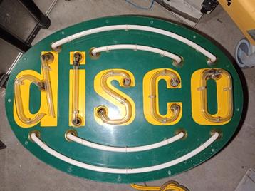 Oude "DISCO" neon op stalen bak. 1 letter gebroken beschikbaar voor biedingen