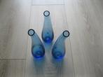 3 blauwe vaasjes hoogte 24 cm, Blauw, Ophalen of Verzenden, Minder dan 50 cm, Glas