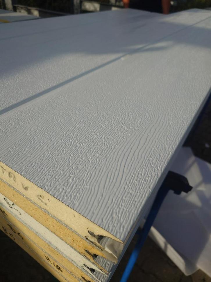 Geïsoleerde (overhead) deurpanelen wit houtstructuur (B4), Doe-het-zelf en Verbouw, Deuren en Horren, Zo goed als nieuw, Garagedeur