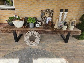 Stoere tuintafel beschikbaar voor biedingen
