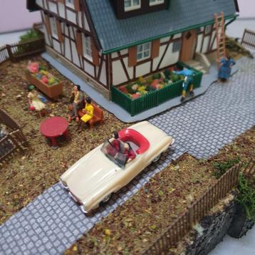 Diorama woonhuis H0 met oprit etc beschikbaar voor biedingen