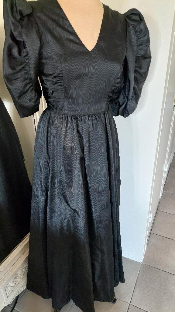 Maxi jurk zwart 38, Kleding | Dames, Jurken, Zo goed als nieuw, Maat 38/40 (M), Zwart, Onder de knie, Ophalen of Verzenden