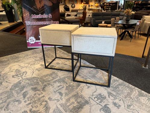 Nachtkastjes beige/Metaal 2x €139,- Direct/leverbaar E-7122, Huis en Inrichting, Slaapkamer | Nachtkastjes, Nieuw, 55 tot 70 cm