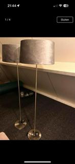 2 grijze lampen (Niks mis mee, maar moet weg!), Huis en Inrichting, Lampen | Vloerlampen, Ophalen, Zo goed als nieuw