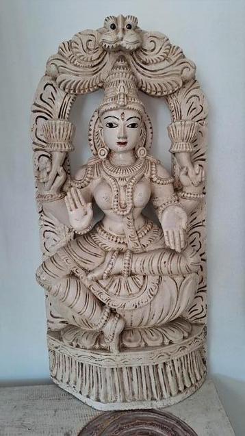 Etnografisch houten beeld Lakshimi beschikbaar voor biedingen