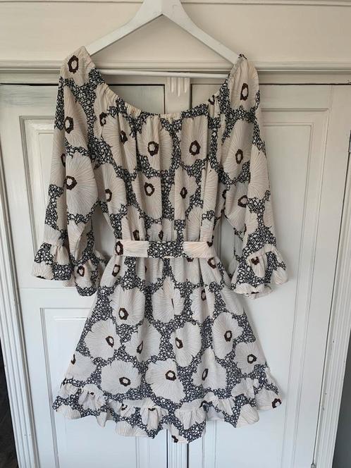Mooi zomer jurkje beige/zwart maat 40., Kleding | Dames, Jurken, Zo goed als nieuw, Maat 38/40 (M), Beige, Boven de knie, Ophalen of Verzenden
