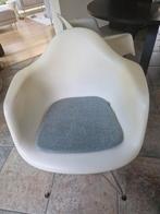 Vitra Eames DAR eetkamerstoel met arm White verchroomd, Huis en Inrichting, Stoelen, Ophalen, Kunststof, Gebruikt, Wit