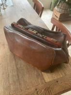 Antieke leren dokterstas, Gebruikt, Slot, Ophalen of Verzenden, Minder dan 35 cm