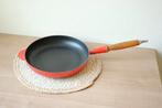 Le Creuset steelpan 26 cm rood, Gebruikt, Gietijzer, Ophalen of Verzenden, Keramische plaat