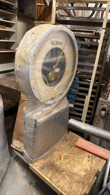 Vintage Servo Weegschaal beschikbaar voor biedingen