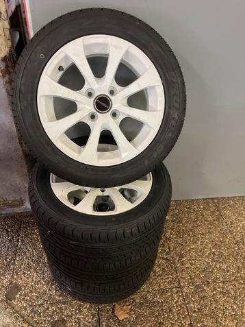Nieuwe set velgen met banden 185/55 R14 beschikbaar voor biedingen