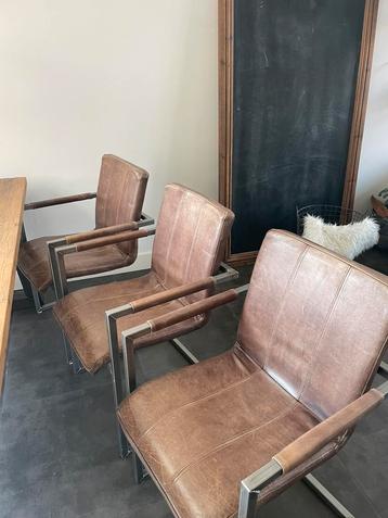 3 eetkamer stoelen leer beschikbaar voor biedingen