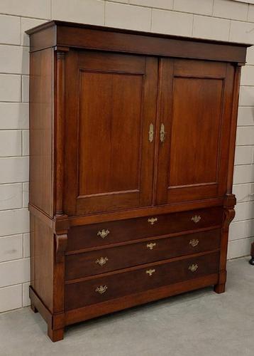 Gerestaureerde strakke antieke Hollandse kast / kabinet.  beschikbaar voor biedingen