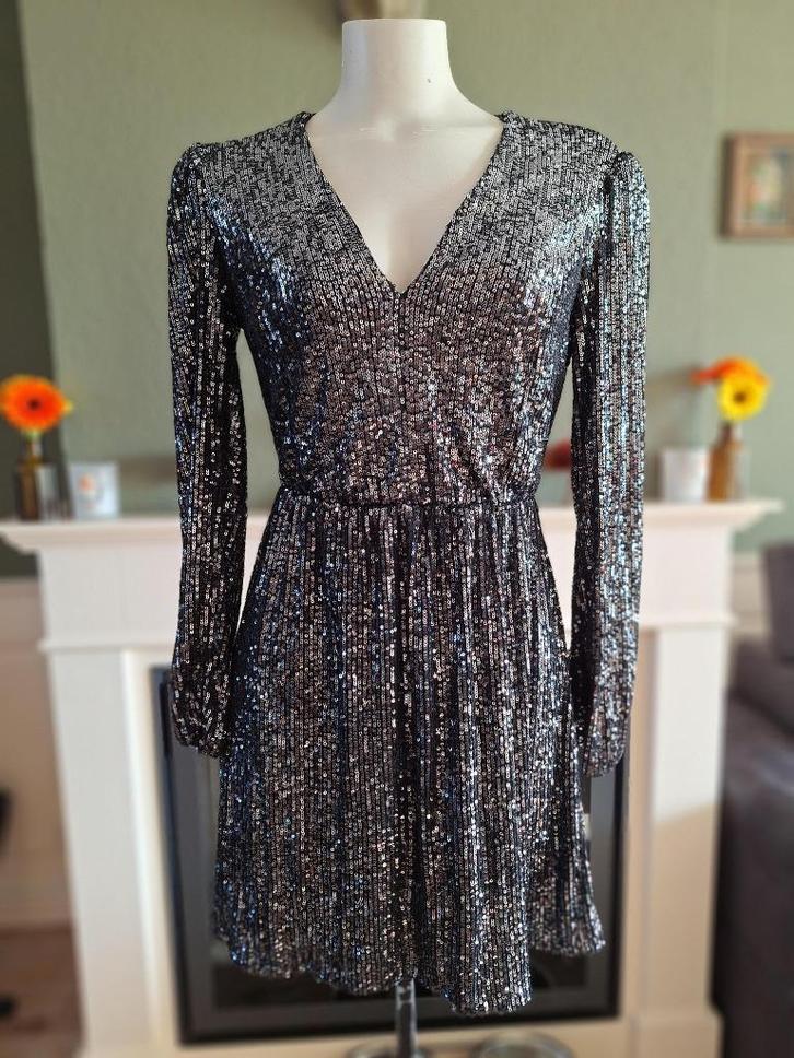 Rinascimento paillet glitter jurk S 36 gratis verz, Kleding | Dames, Jurken, Zo goed als nieuw, Maat 36 (S), Zwart, Knielengte