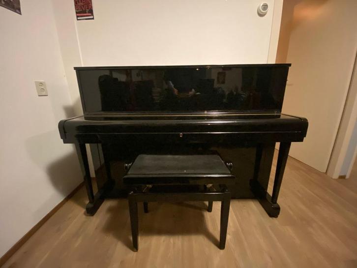 Haegele 110 piano, Muziek en Instrumenten, Piano's, Gebruikt, Zwart, Ophalen