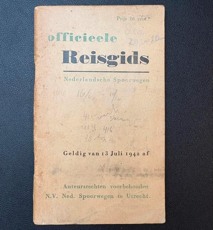 Brochure NS ‘Officieele reisgids’ (1942), Verzamelen, Spoorwegen en Tramwegen, Gebruikt, Trein, Boek of Tijdschrift, Ophalen of Verzenden