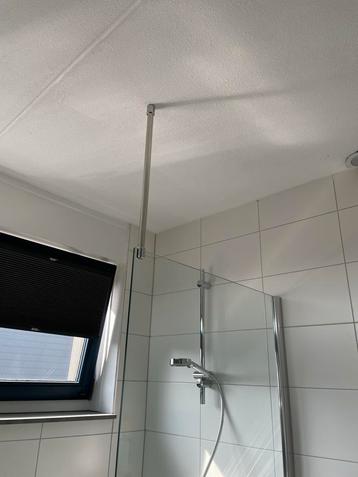 Glazen douchewand beschikbaar voor biedingen