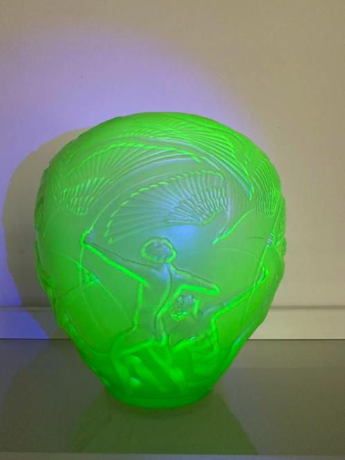 Lalique Archers kopie uraniumglas vaas, Antiek en Kunst, Antiek | Glas en Kristal, Ophalen of Verzenden