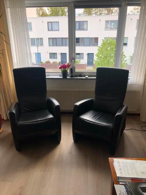 2 zwarte relax fauteuils (zie omschrijving), Huis en Inrichting, Fauteuils, Gebruikt, Leer, 50 tot 75 cm, Minder dan 75 cm, Ophalen of Verzenden
