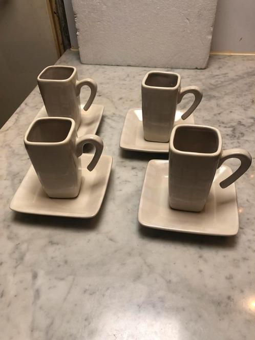 Vintage Broste Copenhagen Kop en Schotels Crème met Motief, Huis en Inrichting, Keuken | Servies, Zo goed als nieuw, Kop(pen) en/of Schotel(s)