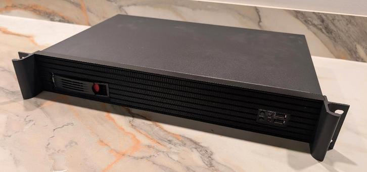 19” server (i3-7100, 16GB DDR4, 256GB SSD) aangeboden, Computers en Software, Servers, 2 tot 3 Ghz, 16 GB, Ophalen