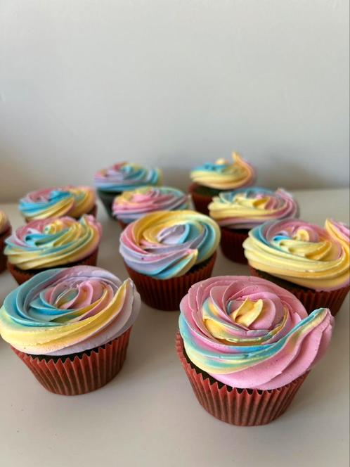 Gedecoreerde cupcakes, Hobby en Vrije tijd, Feestartikelen | Verhuur, Zo goed als nieuw, Ophalen