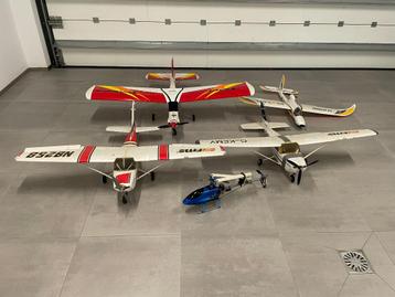 Modelvliegtuigen en helikopter beschikbaar voor biedingen