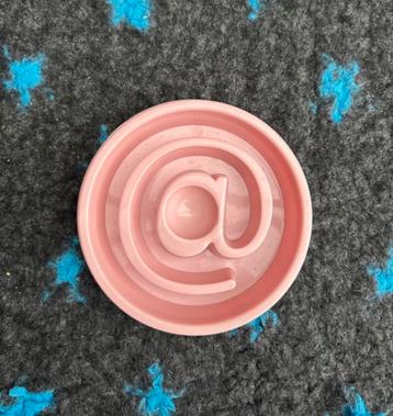 Slowfeeder roze beschikbaar voor biedingen