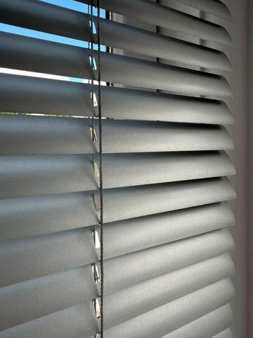 Grijze aluminium jaloezieën - 65x114 cm beschikbaar voor biedingen