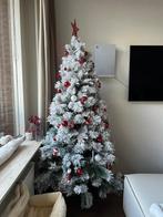 kunstkerstboom 180 cm met sneeuw + Kerstboomversieringen GRA, Diversen, Kerst, Ophalen, Zo goed als nieuw