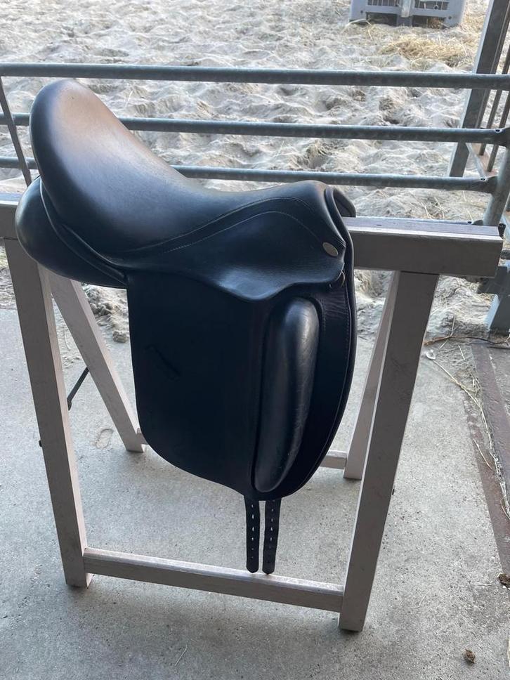 Zwart Kentaur Calimero D dressuurzadel 15,3 inch, Dieren en Toebehoren, Paarden en Pony's | Zadels, Gebruikt, Overige soorten