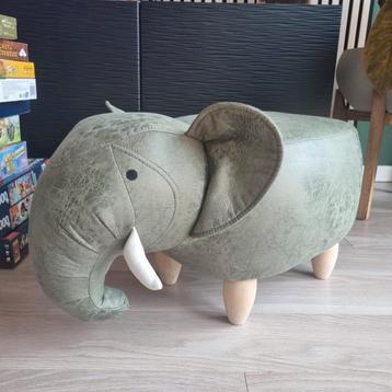 Leuke Olifant Poef beschikbaar voor biedingen