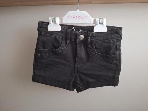 Zwart jeans shortje, korte spijkerbroek van Retour maat 128, Kinderen en Baby's, Kinderkleding | Maat 128, Gebruikt, Meisje, Broek