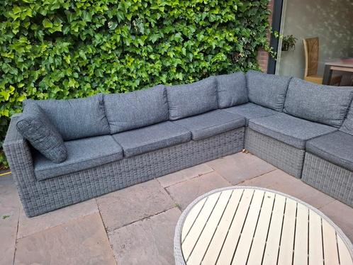 Ruime lounge set, bestaande uit losse stoel en hoekbank, Tuin en Terras, Tuinsets en Loungesets, Gebruikt, Wicker, 7 zitplaatsen