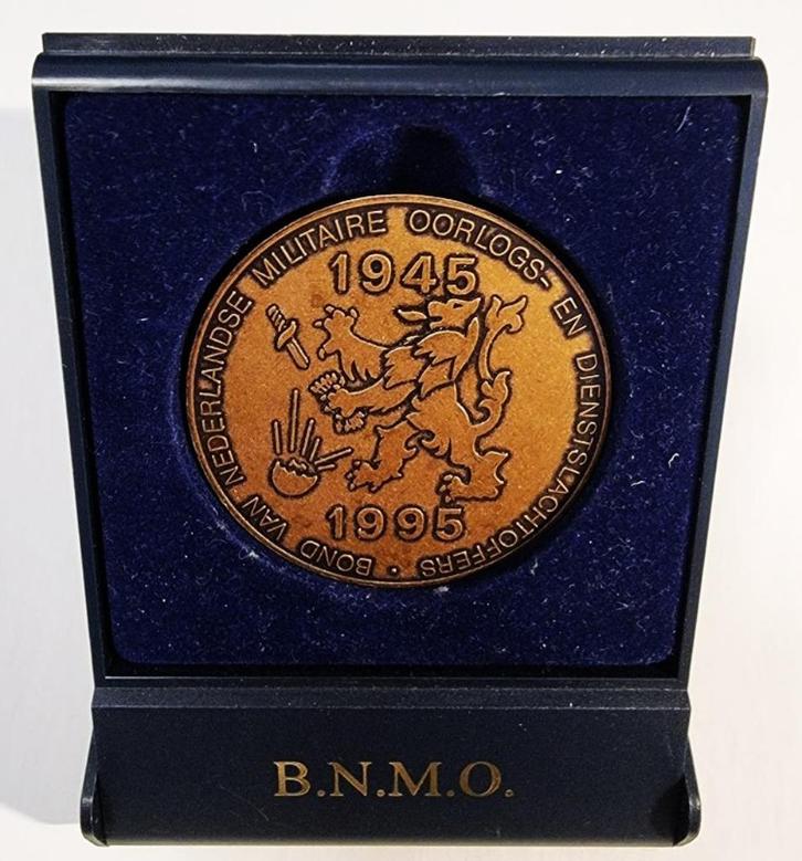 Nederland: Penning 50 jaar Militaire slachtoffers, brons, Postzegels en Munten, Penningen en Medailles, Brons, Nederland, Ophalen of Verzenden