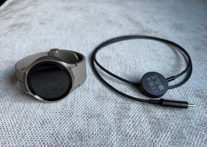 Samsung Galaxy Watch 5 Pro, Sieraden, Tassen en Uiterlijk, Smartwatches, Zo goed als nieuw, Android, Grijs, Afstand, Calorieverbanding