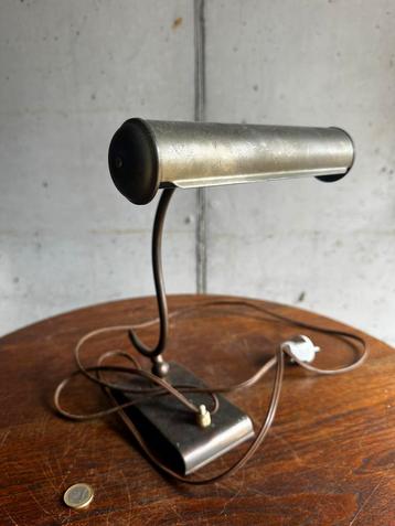 Vintage metalen bureaulamp – jaren ‘50/‘60 – karaktervol beschikbaar voor biedingen