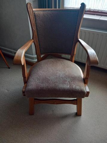 Vintage stoelen  beschikbaar voor biedingen