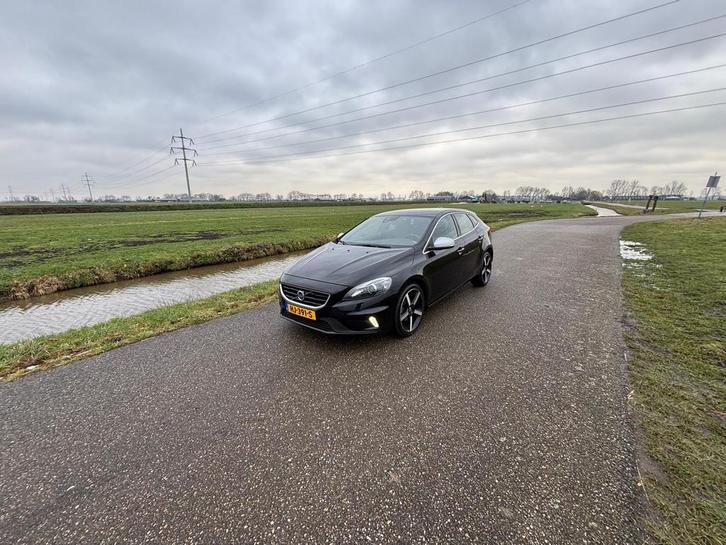 Volvo V40 R line, Auto's, Volvo, Particulier, V40, Diesel, A, Hatchback, Handgeschakeld, Origineel Nederlands, Zwart, Voorwielaandrijving