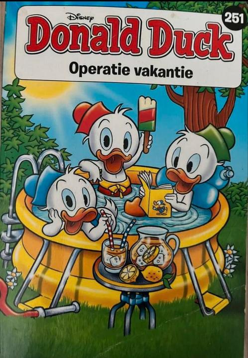 DONALD DUCK OPERATIE VAKANTIE 251, Boeken, Stripboeken, Gelezen, Eén stripboek, Ophalen of Verzenden