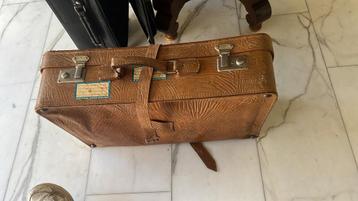Vintage koffer beschikbaar voor biedingen