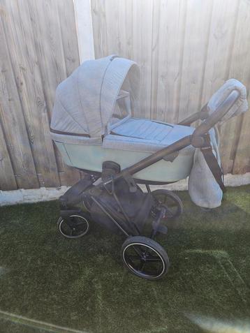3 in 1 Kinderwagen + isofix nieuw in doos beschikbaar voor biedingen