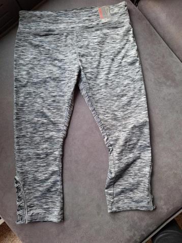 Zwart/witte sportbroek maat 40 nieuw capri beschikbaar voor biedingen