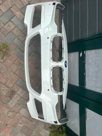 Bmw F30/F31 voorbumper met PDC/ CAMERA gaten. beschikbaar voor biedingen