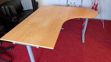 Hoekbureau – houtlook met grijze poten (1.6mx1.5m) - afbeelding 1