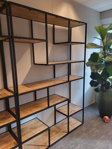 Industriële wand-/boekenkast