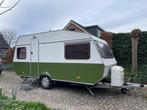 Leuke retro caravan | HomeCar 1980 | opgeknapt en rijklaar!, Caravans en Kamperen, Caravans, Home-car, Schokbreker, Treinzit, 750 - 1000 kg