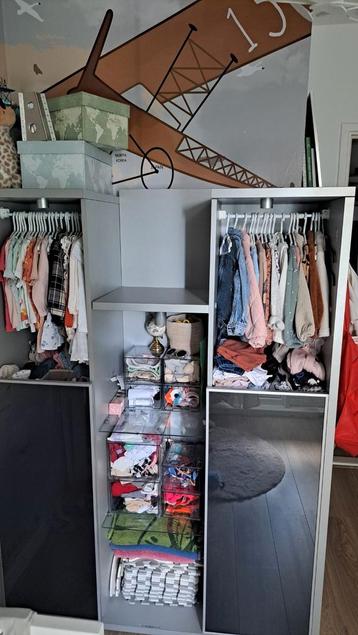 Baby klerenkast / vitrine kast met verlichting