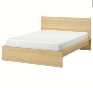 Malm bed 180x200 + nachtkastje - zo goed als nieuw! - afbeelding 1
