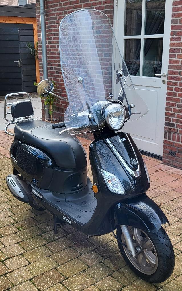 Sym Fiddle 3 50 met windscherm, bj 2016 met geel kenteken, Fietsen en Brommers, Scooters | SYM, Gebruikt, Fiddle, Maximaal 45 km/u
